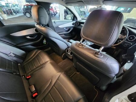 2016-Mercedes-Benz-C-Class-C-220-Bluetec-AMG-Line-Auto_10