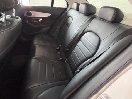 2016-Mercedes-Benz-C-Class-C-220-Bluetec-AMG-Line-Auto_16