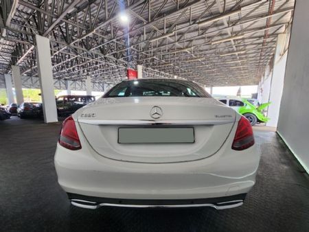 2016-Mercedes-Benz-C-Class-C-220-Bluetec-AMG-Line-Auto_3
