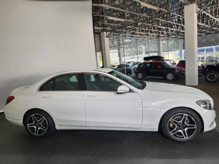 2016-Mercedes-Benz-C-Class-C-220-Bluetec-AMG-Line-Auto_4