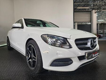 2016-Mercedes-Benz-C-Class-C-220-Bluetec-AMG-Line-Auto_5
