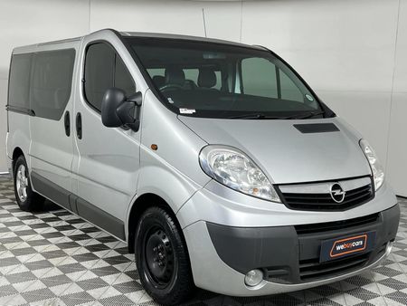 2009-Opel-Vivaro-19-CDTi-Bus_12