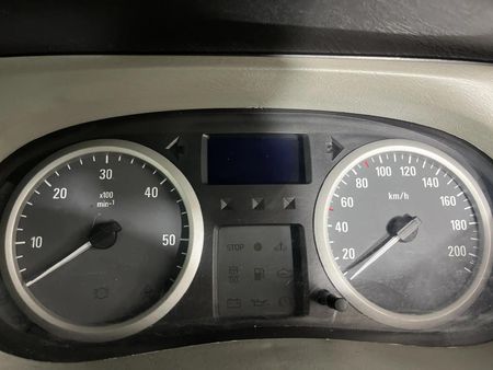 2009-Opel-Vivaro-19-CDTi-Bus_2