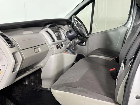 2009-Opel-Vivaro-19-CDTi-Bus_7