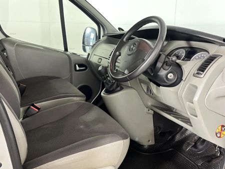 2009-Opel-Vivaro-19-CDTi-Bus_8