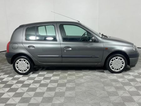 2001-Renault-Clio-14-16v-RT-Alize_5