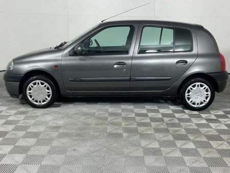 2001-Renault-Clio-14-16v-RT-Alize_7