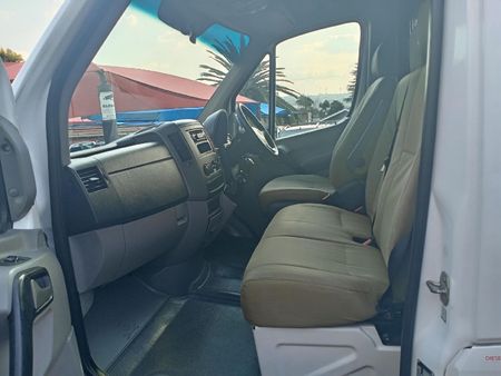 2015-Mercedes-Benz-Sprinter-311-CDi-FC-CC_15