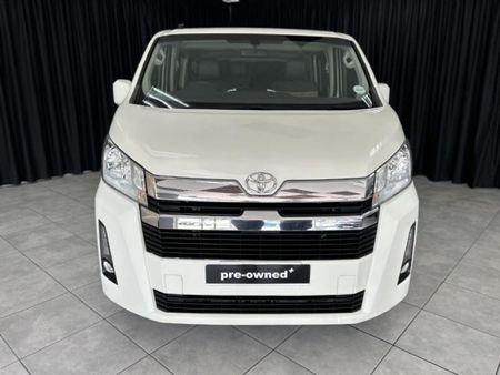 2022-Toyota-Quantum-28-GL-11-seat_1