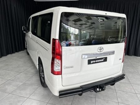 2022-Toyota-Quantum-28-GL-11-seat_3