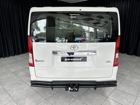 2022-Toyota-Quantum-28-GL-11-seat_4