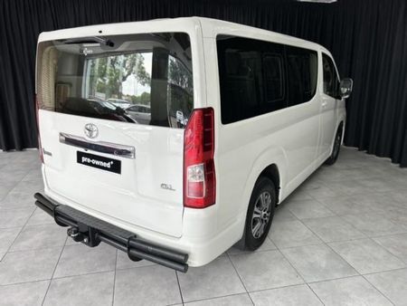 2022-Toyota-Quantum-28-GL-11-seat_5