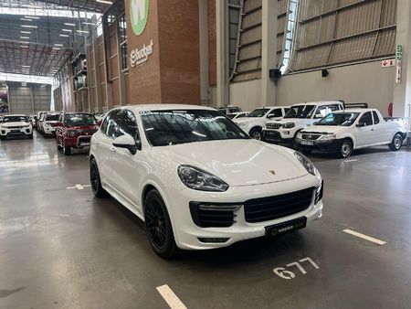 2016-Porsche-Cayenne-GTS-Auto_0