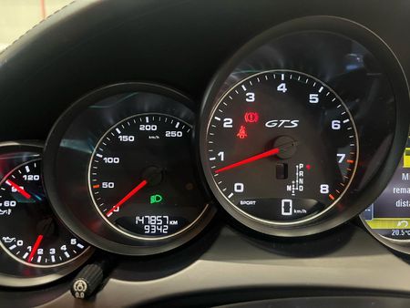 2016-Porsche-Cayenne-GTS-Auto_9