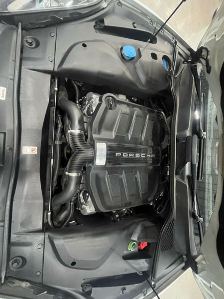 2016-Porsche-Cayenne-GTS-Auto_15