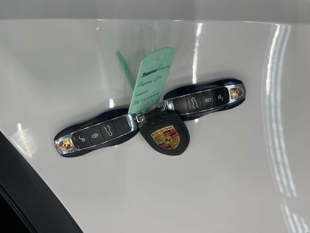 2016-Porsche-Cayenne-GTS-Auto_2