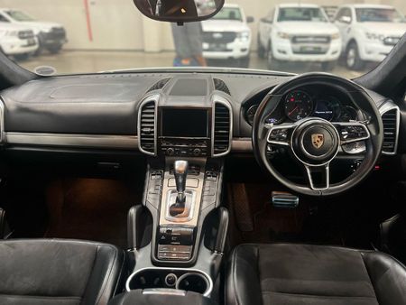 2016-Porsche-Cayenne-GTS-Auto_3