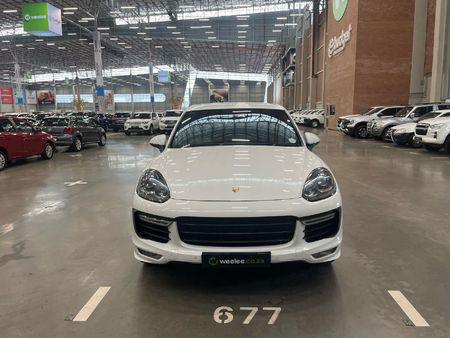 2016-Porsche-Cayenne-GTS-Auto_5
