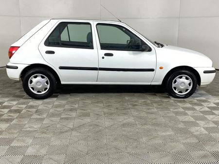 1997-Mazda-121-Soho-13-5-dr_7