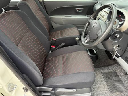 2010-Daihatsu-Sirion-Daihatsu-Sirion-15-Sport_10
