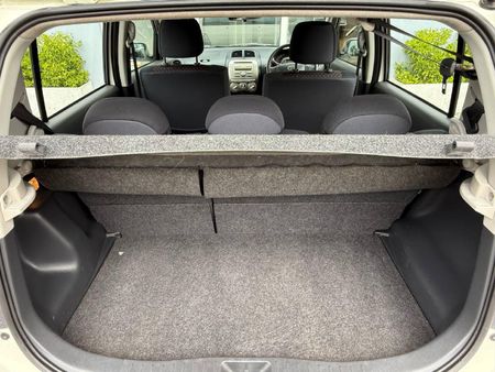 2010-Daihatsu-Sirion-Daihatsu-Sirion-15-Sport_12