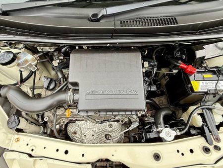 2010-Daihatsu-Sirion-Daihatsu-Sirion-15-Sport_13
