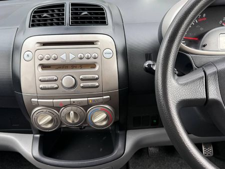 2010-Daihatsu-Sirion-Daihatsu-Sirion-15-Sport_8