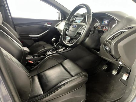 2016-Ford-Focus-20-EcoBoost-ST3_9