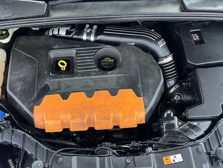 2016-Ford-Focus-20-EcoBoost-ST3_12