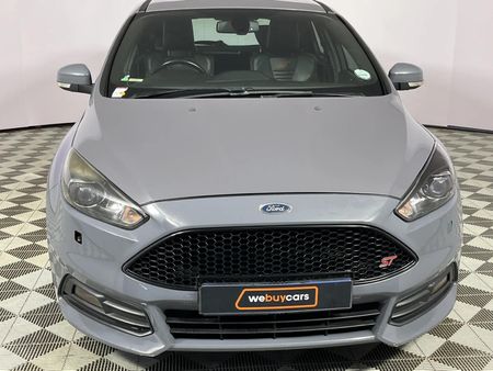 2016-Ford-Focus-20-EcoBoost-ST3_14