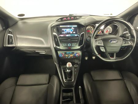 2016-Ford-Focus-20-EcoBoost-ST3_1