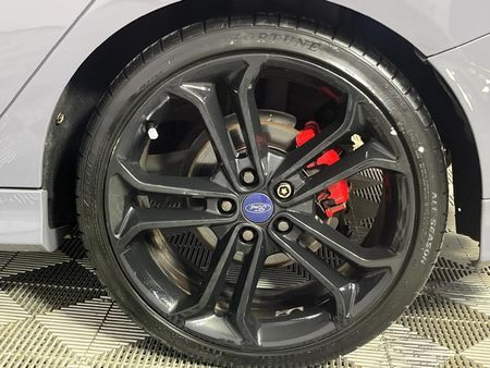 2016-Ford-Focus-20-EcoBoost-ST3_6