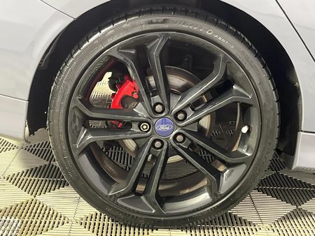2016-Ford-Focus-20-EcoBoost-ST3_7