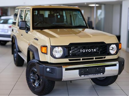 2025-Toyota-Land-Cruiser-76-28-GD-6-Station-Wagon_0