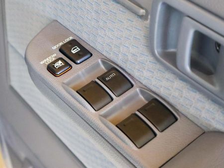2025-Toyota-Land-Cruiser-76-28-GD-6-Station-Wagon_13