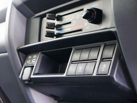 2025-Toyota-Land-Cruiser-76-28-GD-6-Station-Wagon_14