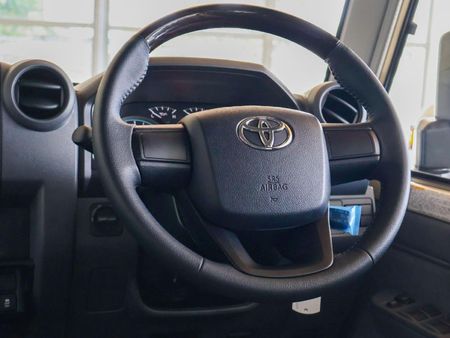 2025-Toyota-Land-Cruiser-76-28-GD-6-Station-Wagon_18