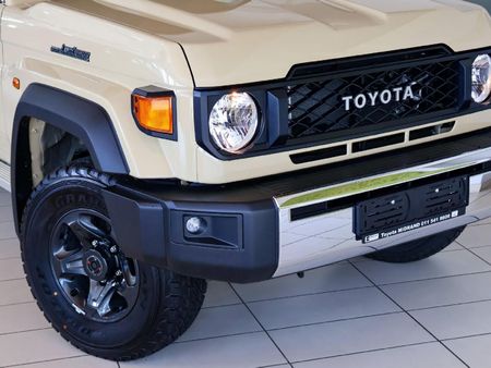 2025-Toyota-Land-Cruiser-76-28-GD-6-Station-Wagon_1