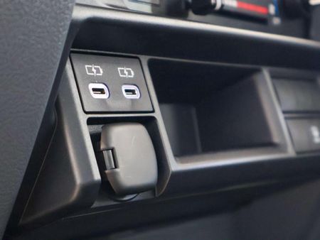 2025-Toyota-Land-Cruiser-76-28-GD-6-Station-Wagon_20