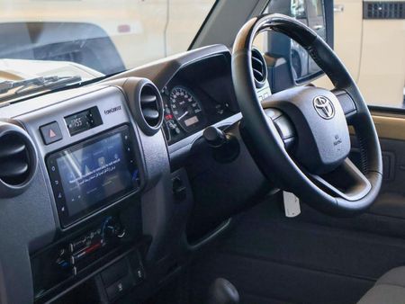 2025-Toyota-Land-Cruiser-76-28-GD-6-Station-Wagon_22
