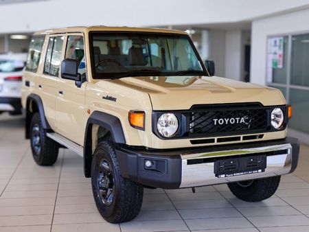 2025-Toyota-Land-Cruiser-76-28-GD-6-Station-Wagon_3