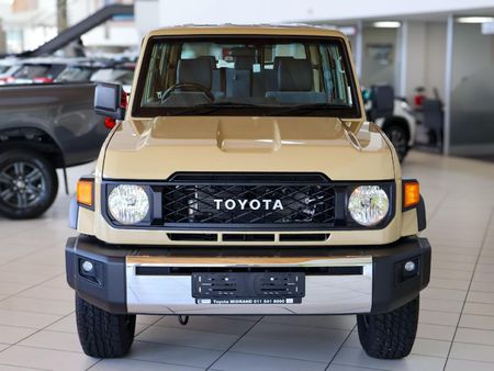 2025-Toyota-Land-Cruiser-76-28-GD-6-Station-Wagon_5