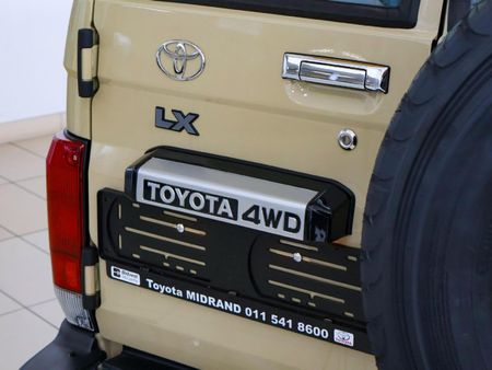 2025-Toyota-Land-Cruiser-76-28-GD-6-Station-Wagon_7