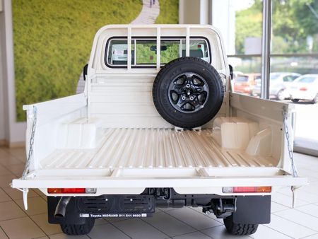 2025-Toyota-Land-Cruiser-79-28GD-6-Single-Cab_10