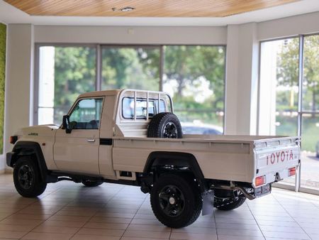 2025-Toyota-Land-Cruiser-79-28GD-6-Single-Cab_11