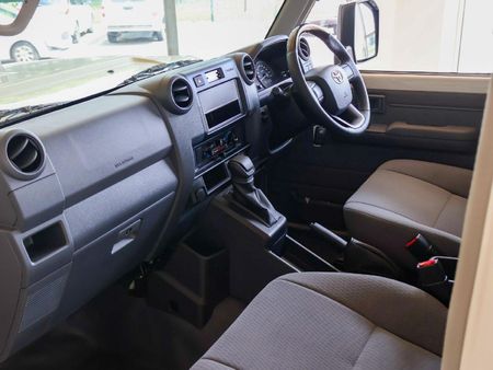 2025-Toyota-Land-Cruiser-79-28GD-6-Single-Cab_12