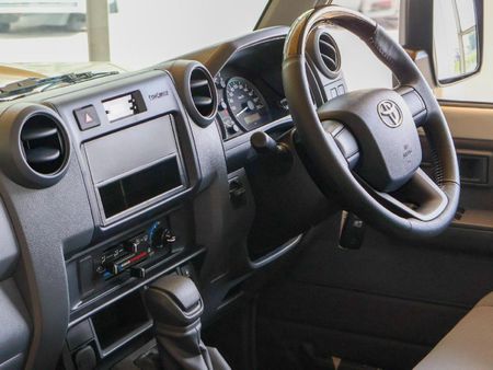 2025-Toyota-Land-Cruiser-79-28GD-6-Single-Cab_14