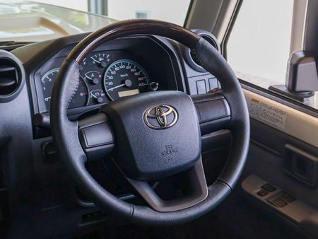 2025-Toyota-Land-Cruiser-79-28GD-6-Single-Cab_16