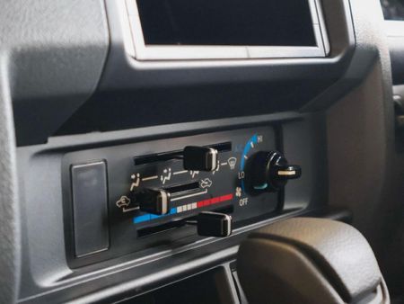 2025-Toyota-Land-Cruiser-79-28GD-6-Single-Cab_17