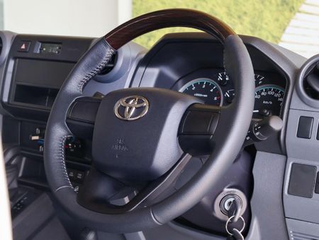 2025-Toyota-Land-Cruiser-79-28GD-6-Single-Cab_18